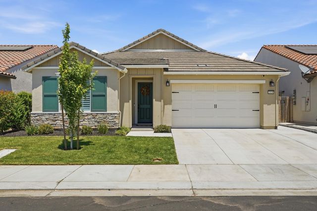 2119 Satinleaf Dr, Riverbank, CA 95367