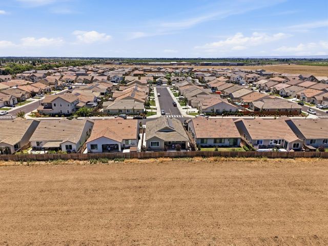 2119 Satinleaf Dr, Riverbank, CA 95367