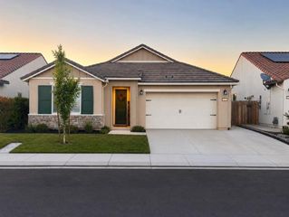 2119 Satinleaf Dr, Riverbank, CA 95367