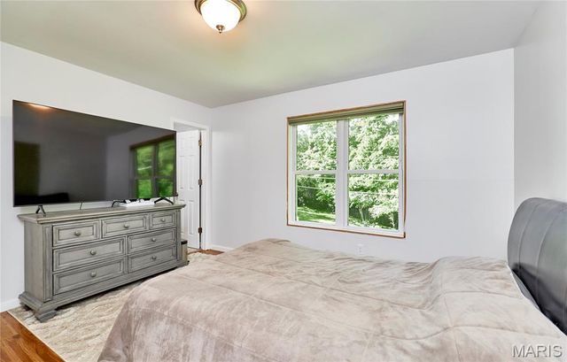 32 Bartley Street, St Charles, MO 63376
