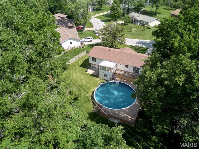 32 Bartley Street, St Charles, MO 63376