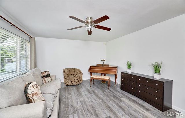 32 Bartley Street, St Charles, MO 63376