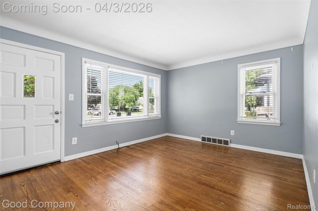 2714 Rochester Road, Royal Oak Charter Township, MI 48073