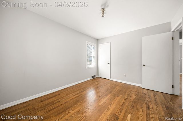 2714 Rochester Road, Royal Oak Charter Township, MI 48073