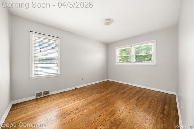 2714 Rochester Road, Royal Oak Charter Township, MI 48073