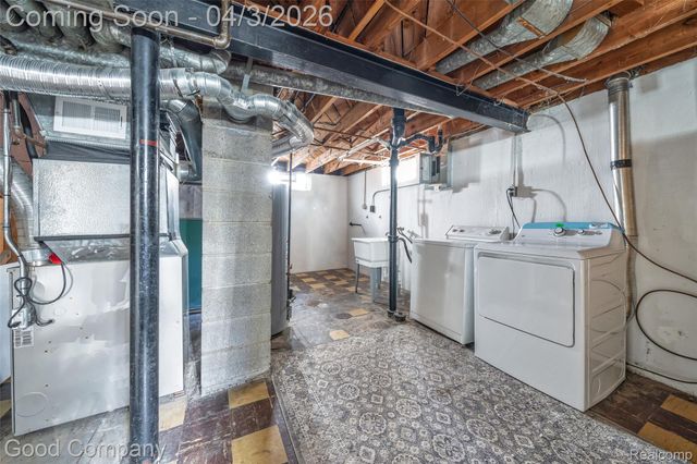 2714 Rochester Road, Royal Oak Charter Township, MI 48073