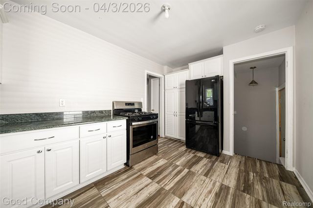 2714 Rochester Road, Royal Oak Charter Township, MI 48073