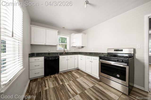 2714 Rochester Road, Royal Oak Charter Township, MI 48073