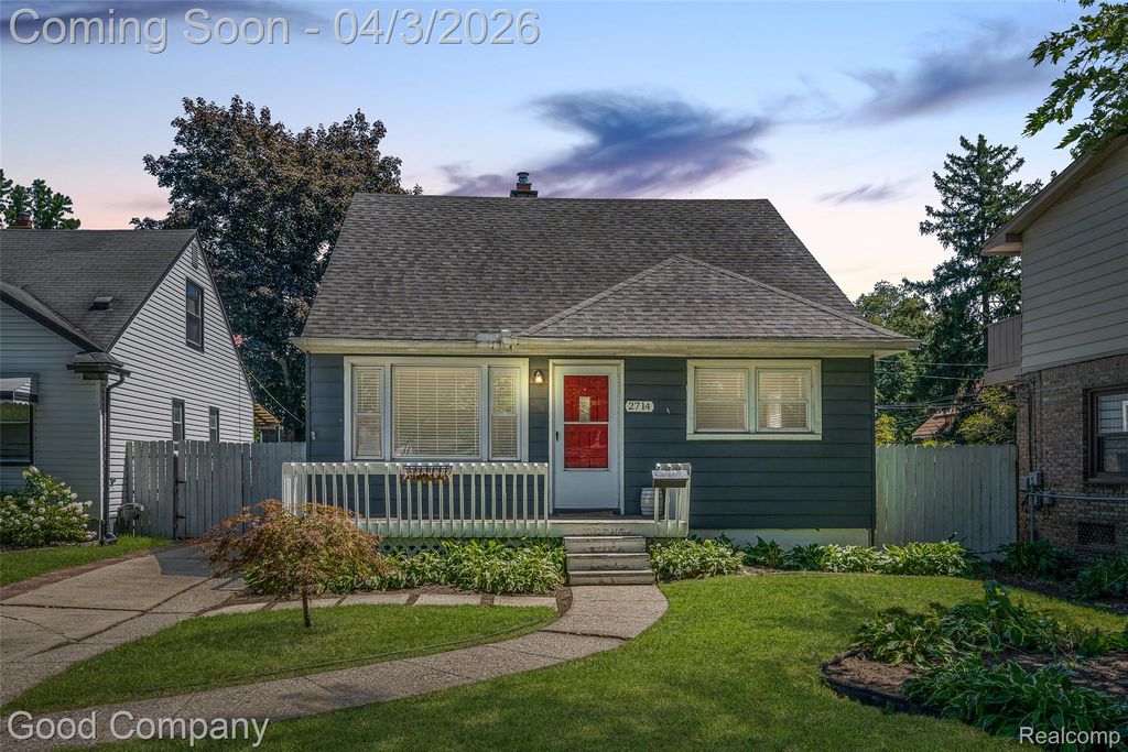 2714 Rochester Road, Royal Oak Charter Township, MI 48073