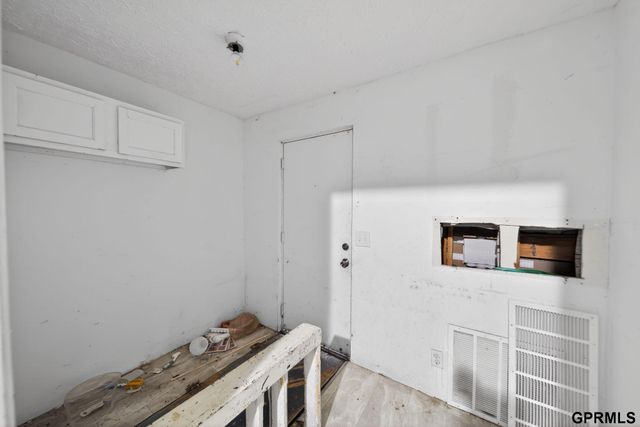 2504 Hartman Avenue, Omaha, NE 68111