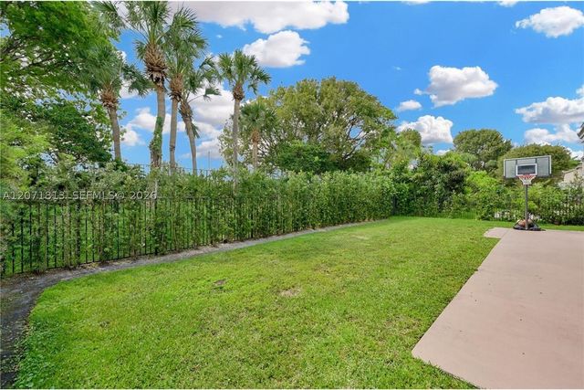 1500 SW 171st Ter, Pembroke Pines, FL 33027
