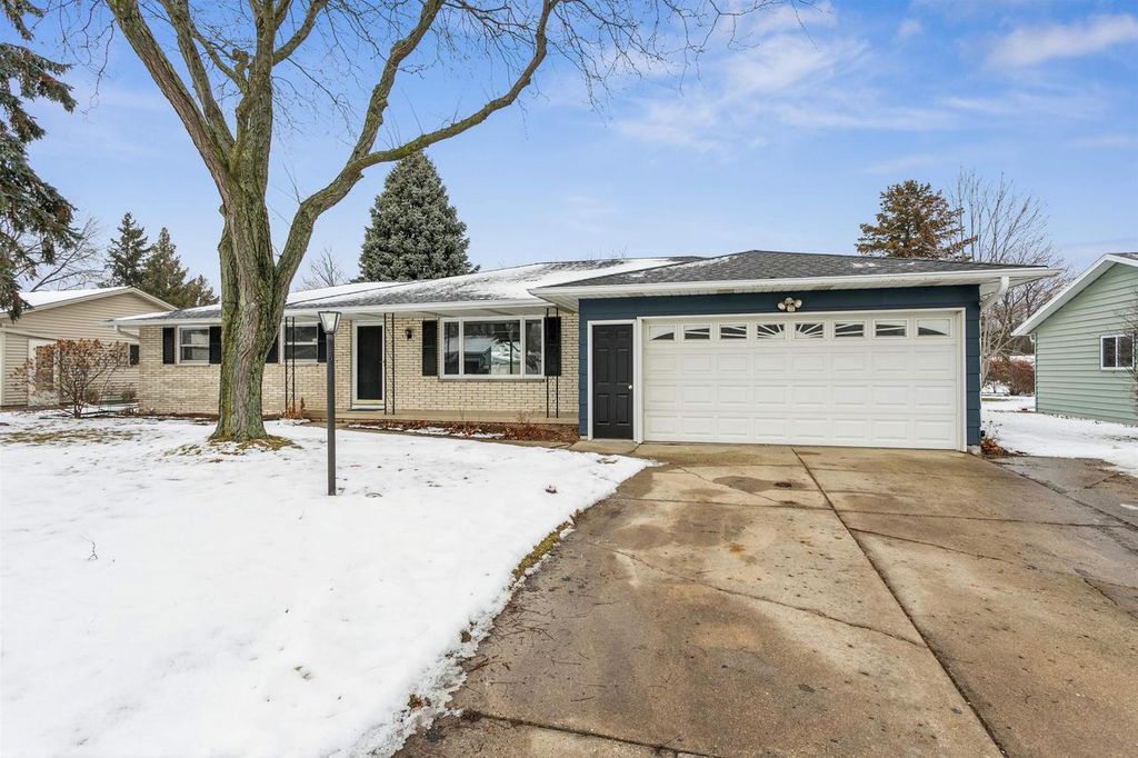1482 COMMANCHE AVENUE, Green Bay, WI 54313