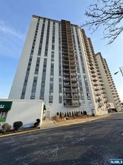 100 Manhattan, Union City, NJ 07087