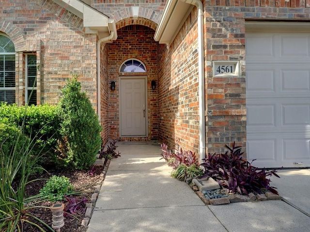 4561 Grassy Glen Drive, Fort Worth, TX 76244