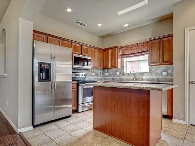 4561 Grassy Glen Drive, Fort Worth, TX 76244