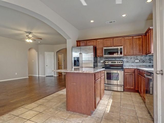 4561 Grassy Glen Drive, Fort Worth, TX 76244
