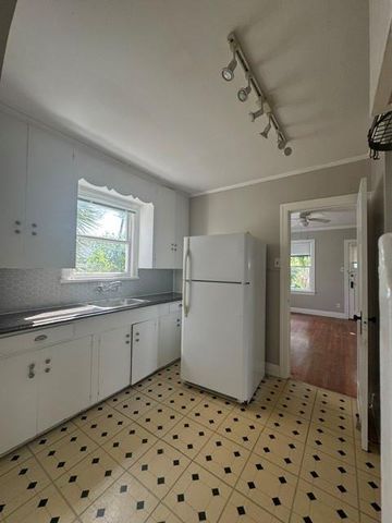 902 E 43rd ST, Austin, TX 78751