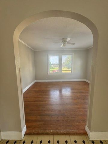 902 E 43rd ST, Austin, TX 78751