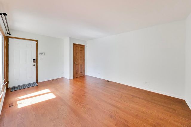 520 HUMMINGBIRD Lane, Deerfield, IL 60015