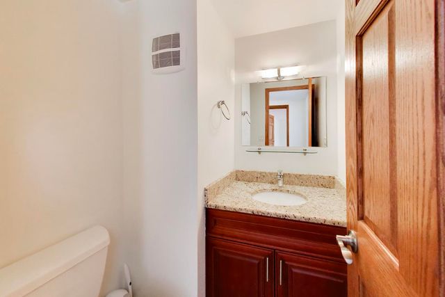 520 HUMMINGBIRD Lane, Deerfield, IL 60015