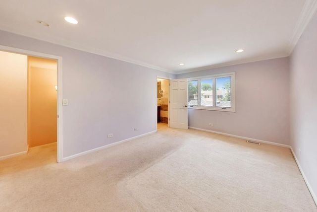520 HUMMINGBIRD Lane, Deerfield, IL 60015