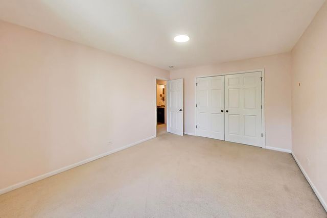 520 HUMMINGBIRD Lane, Deerfield, IL 60015