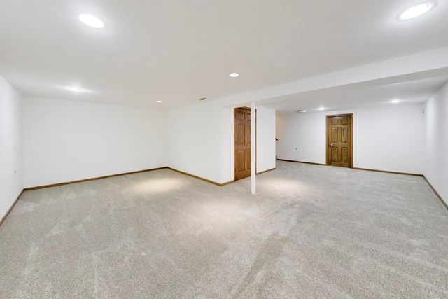 520 HUMMINGBIRD Lane, Deerfield, IL 60015