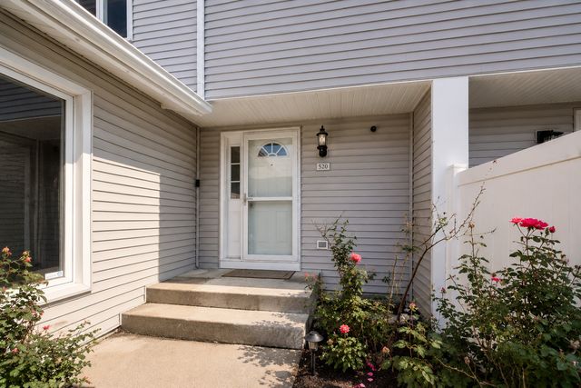 520 HUMMINGBIRD Lane, Deerfield, IL 60015