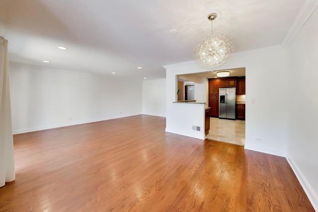 520 HUMMINGBIRD Lane, Deerfield, IL 60015