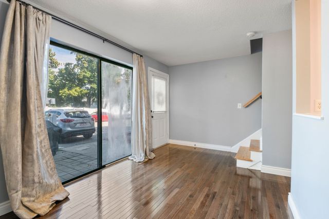 129 Lowell Street 4, Peabody, MA 01960