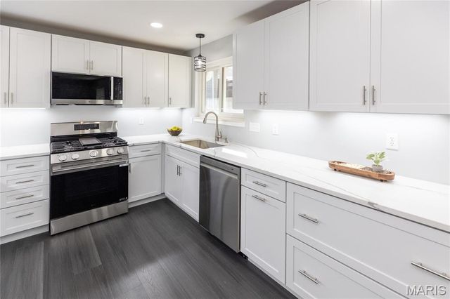 2766 Chalet Hill Drive, St Louis, MO 63129