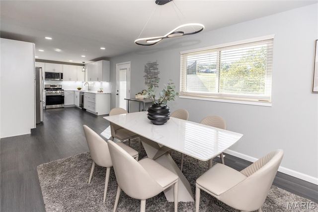 2766 Chalet Hill Drive, St Louis, MO 63129