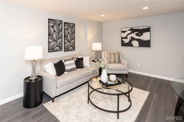 2766 Chalet Hill Drive, St Louis, MO 63129