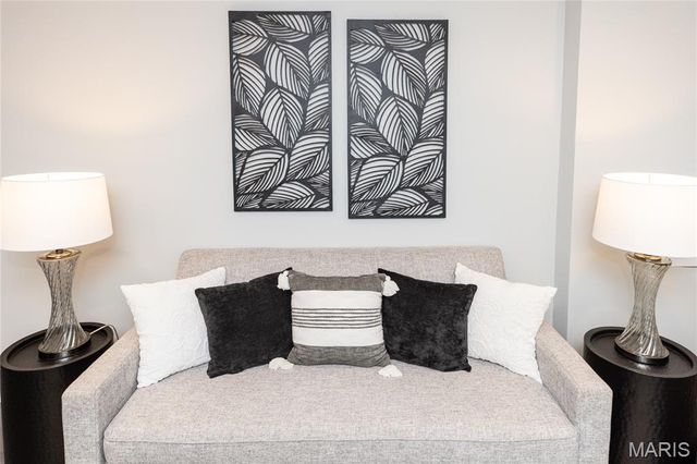 2766 Chalet Hill Drive, St Louis, MO 63129