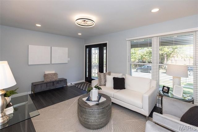 2766 Chalet Hill Drive, St Louis, MO 63129