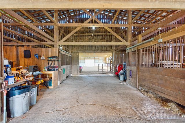 5100 Walnut Meadow Road, Paint Lick, KY 40461