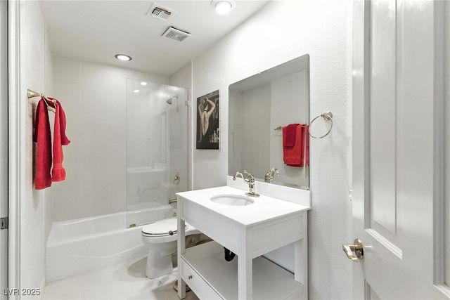 7988 Harbour Towne Avenue, Las Vegas, NV 89113