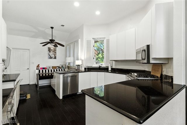 7988 Harbour Towne Avenue, Las Vegas, NV 89113