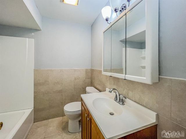 124 washington Avenue, Carteret, NJ 07008