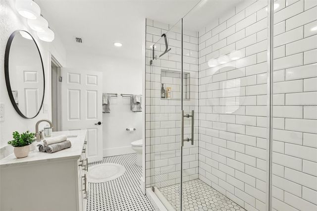 2126 W BEACH STREET, Tampa, FL 33607