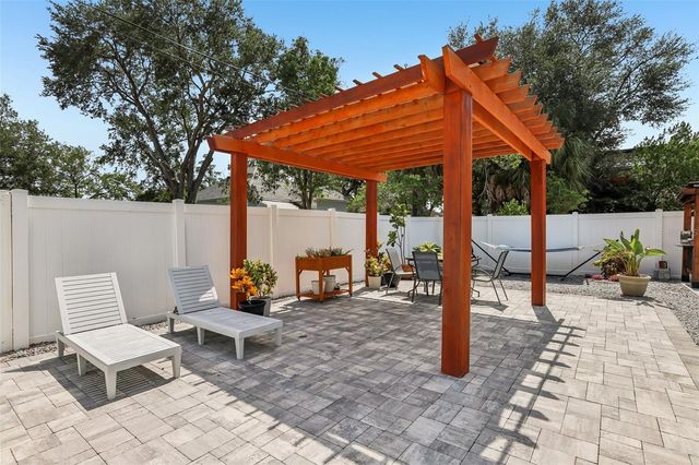 2126 W BEACH STREET, Tampa, FL 33607