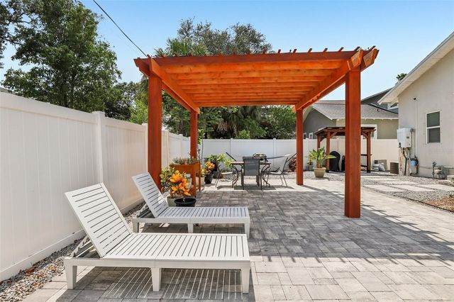 2126 W BEACH STREET, Tampa, FL 33607