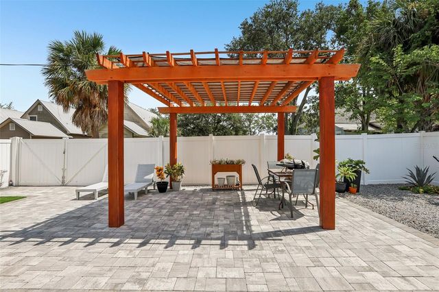 2126 W BEACH STREET, Tampa, FL 33607