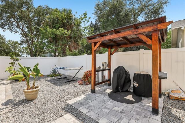 2126 W BEACH STREET, Tampa, FL 33607