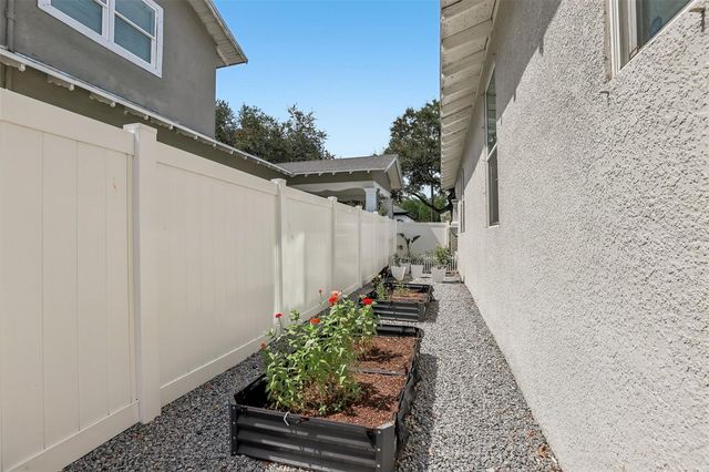 2126 W BEACH STREET, Tampa, FL 33607