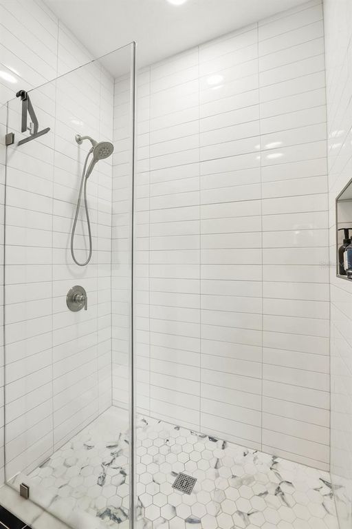 Image 18 of property listing at 2126 W BEACH STREET, Tampa, FL 33607