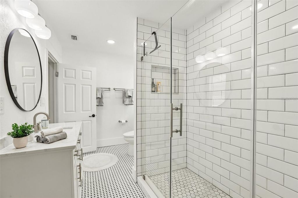 Image 24 of property listing at 2126 W BEACH STREET, Tampa, FL 33607