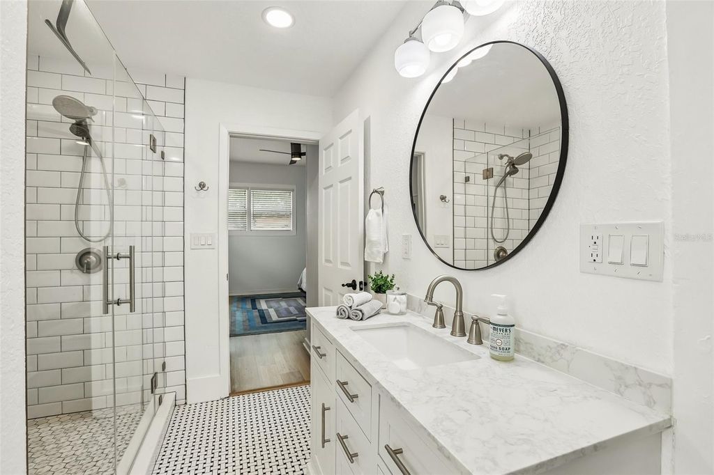 Image 25 of property listing at 2126 W BEACH STREET, Tampa, FL 33607