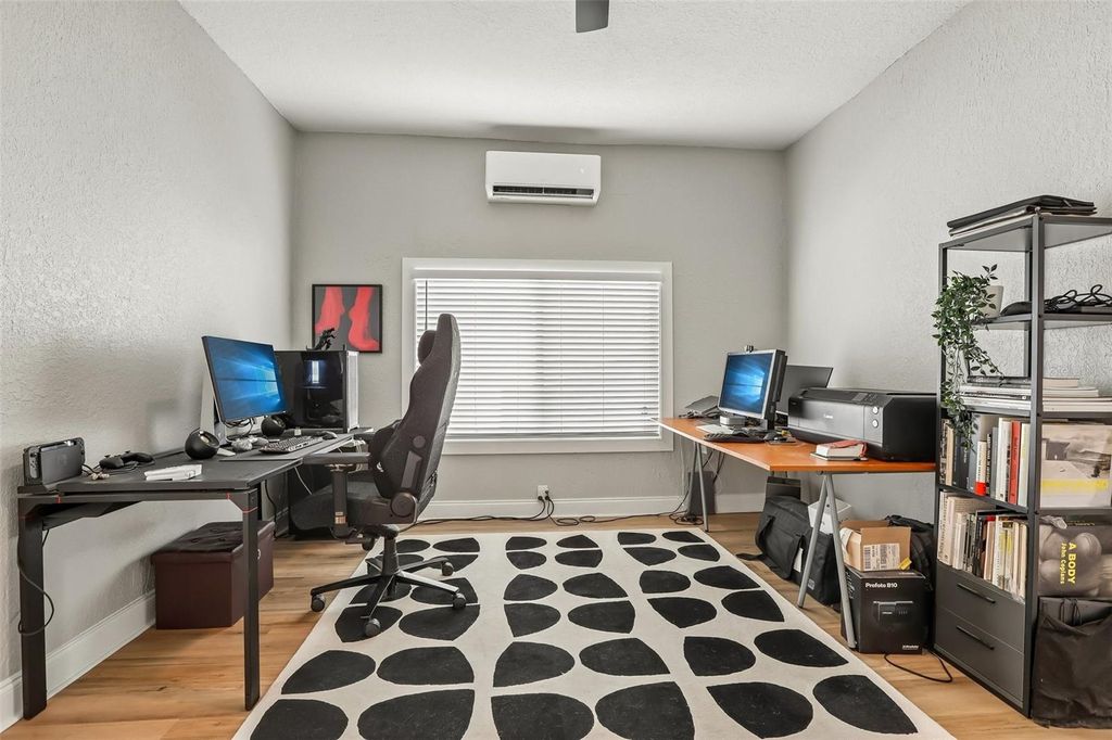 Image 31 of property listing at 2126 W BEACH STREET, Tampa, FL 33607