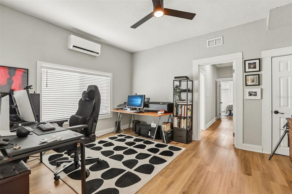 Image 32 of property listing at 2126 W BEACH STREET, Tampa, FL 33607